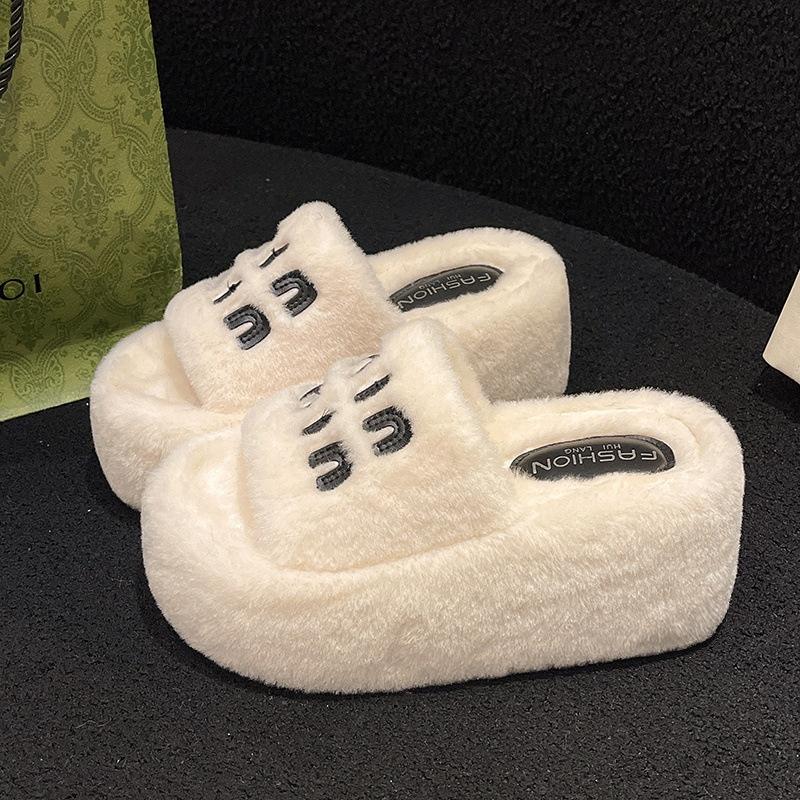 8 cm dicksohlige flauschige Hausschuhe Damen Oberbekleidung 2025 Herbst und Winter neue Mode flauschige Farbabstimmung Ein-Wort Baumwollhausschuhe