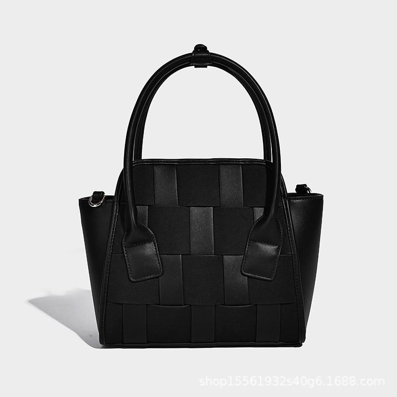 Women's Niche Design Wing Bag, New Women's Woven Hand-held Crossbody Bag, Personalized Commuting Fashion Shoulder Bag