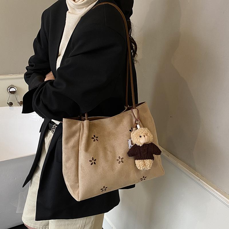 

Vintage Suede Leisure Shoulder Bag Women New Hollow Out Tote Large Capacity Commuter Handle Bag Texture and Versatile Bucket Bag