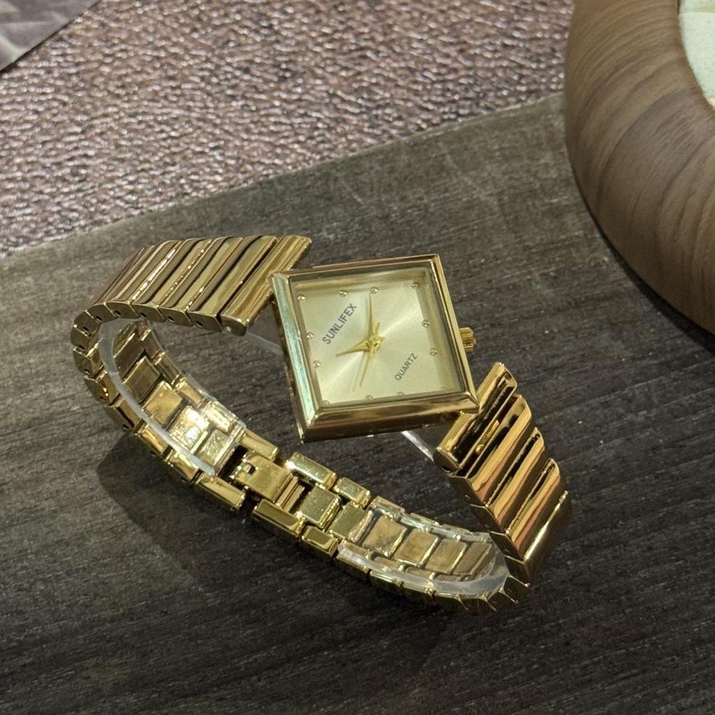 SUNLIFEX Damen Unregelmäßige Diamantförmige Goldene Edelstahl Quarz Uhr mit Bambus Gliederarmband