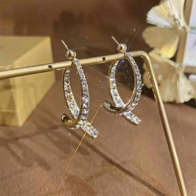 Boucles d'oreilles Croisées Courbées Coréennes Tendance Plaqué Or 18k Alliage Boucles d'oreilles Pendantes Courbées Bijoux Zircon Cadeaux pour Femmes