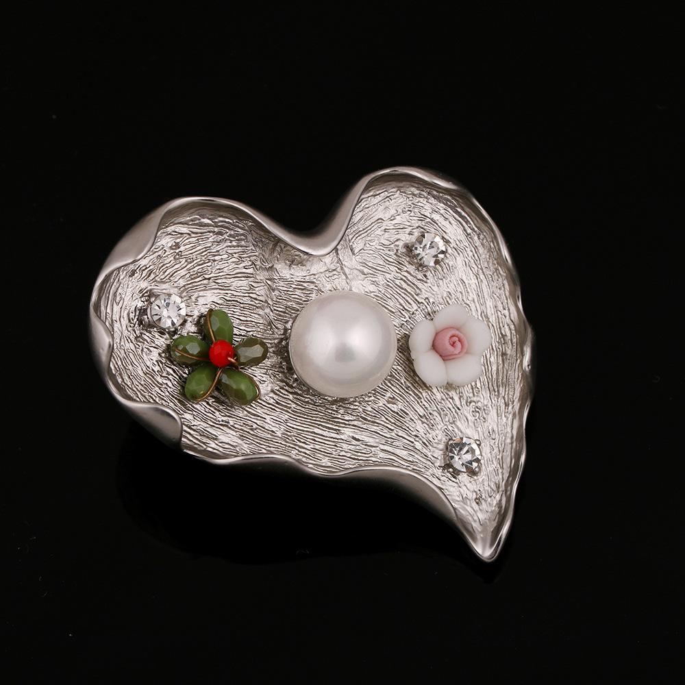 Hot Retro Alloy Love Brooch High-End Light Luxury Clothing Accessories High-End Pin Jewelry Corsage серебряный