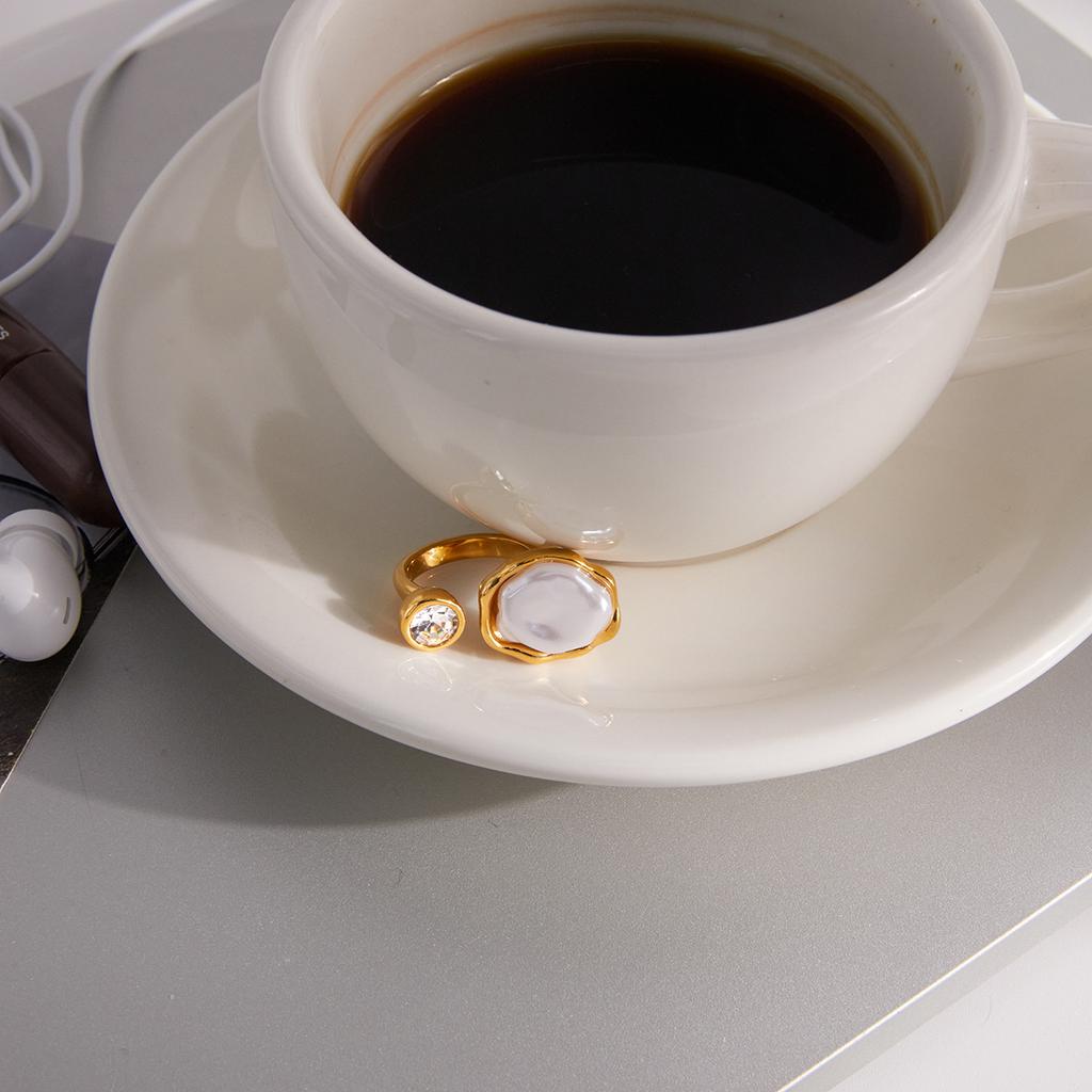 Stainless steel resin pearl ring niche 18k gold non-fading ring titanium steel
