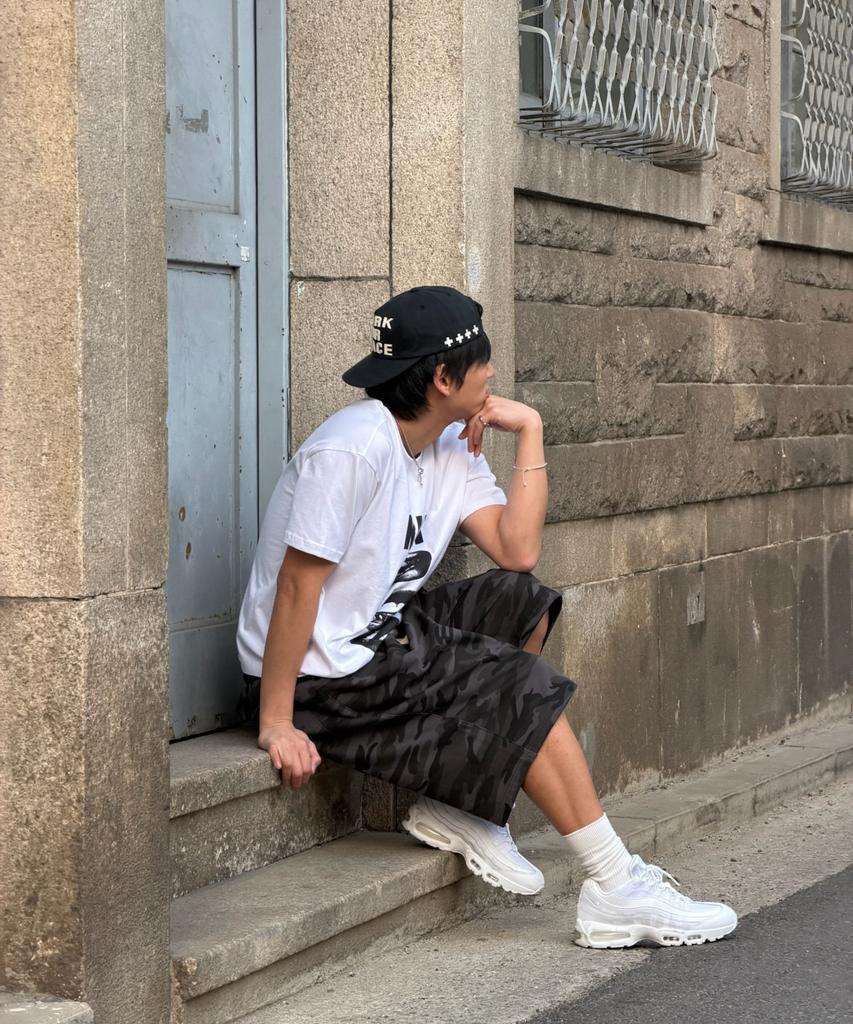 AMOU Kalt Lips Half T-Shirts White