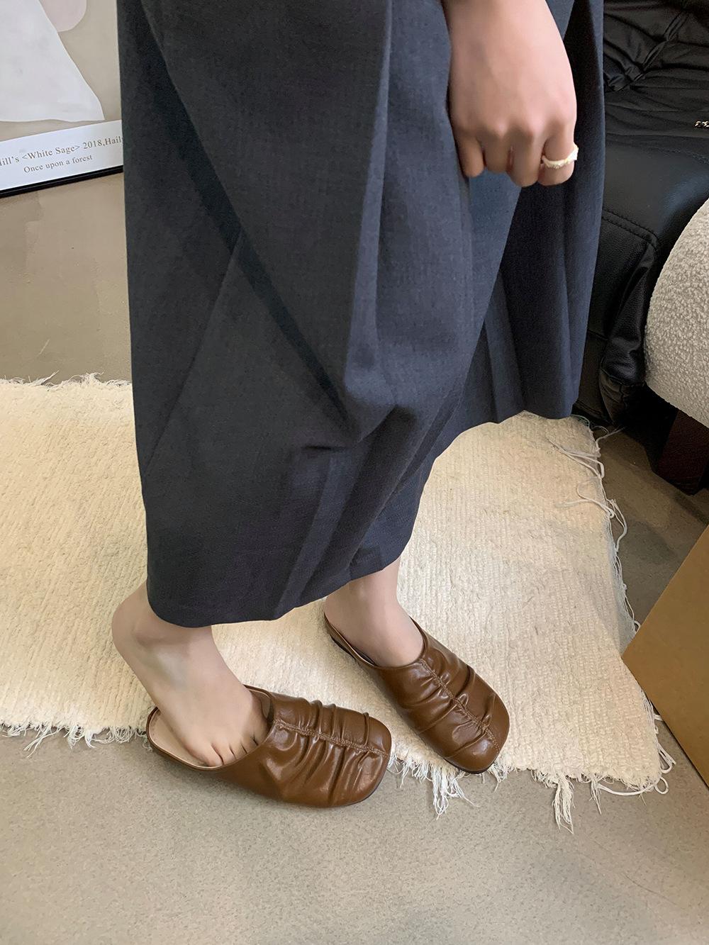 

Мягкая кожа мягкая подошва нишевые ретро баотоу полушлепанцы женская обувь носить весна одна педаль ленивые одинарные туфли тренд 40 коричневый