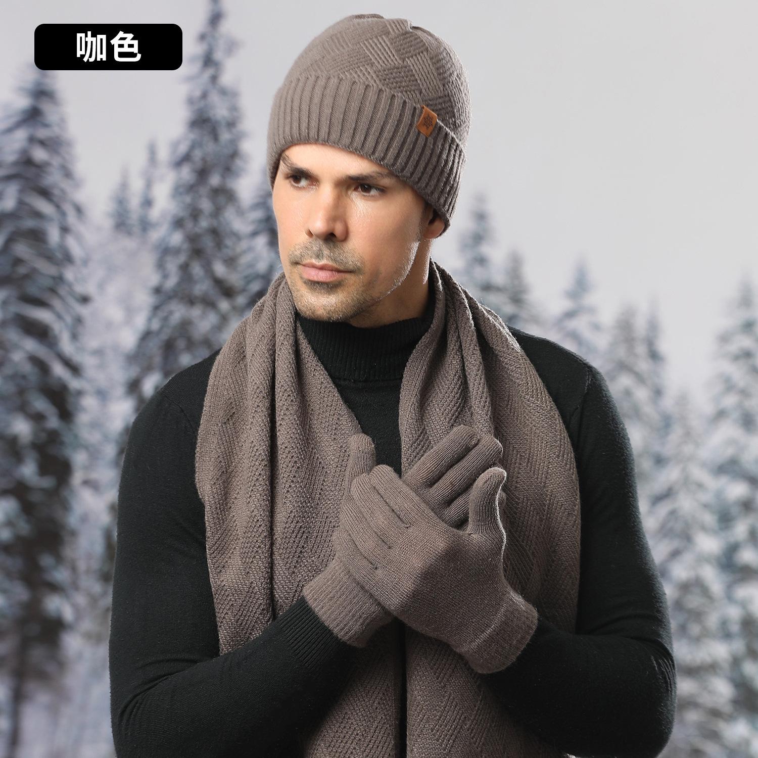 

Вязаная шапка зимняя мужская двухслойная утолщенная бархатная вязаная уличная ветрозащитная шапка шарф перчатки набор из трех предметов