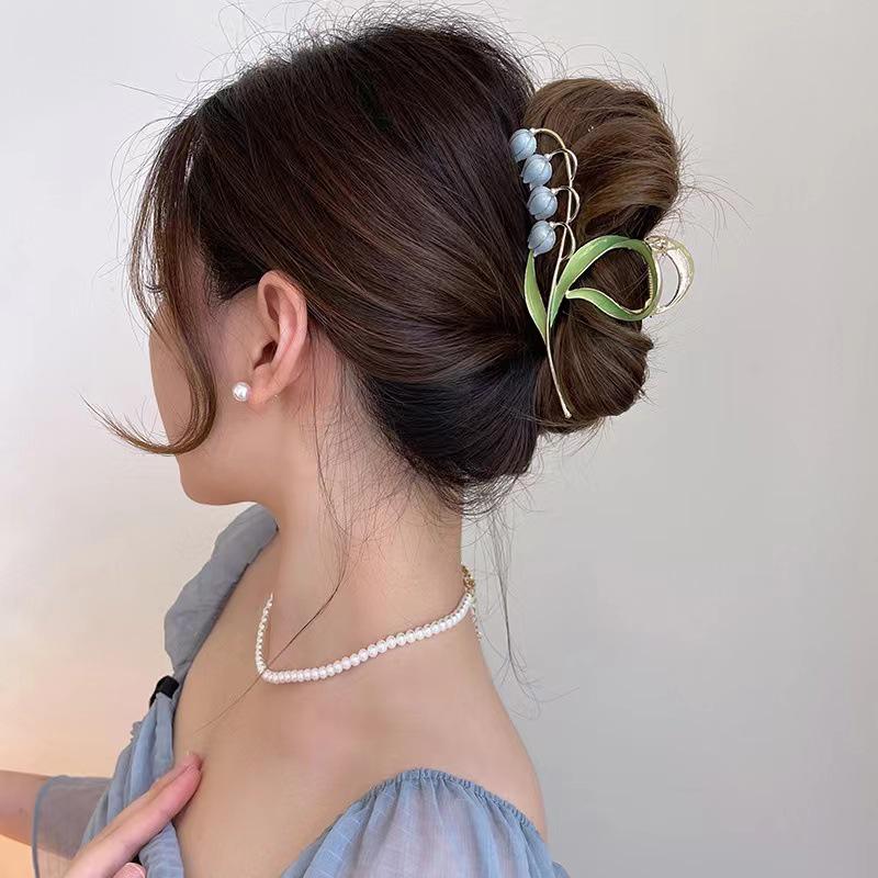 Shark Clip 2022: Fashionable Butterfly Hair Claw, Elegant Large Floral Design for Ponytail and Back of Head Styling