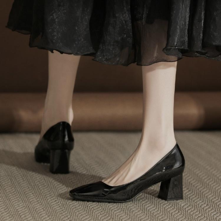 Thick heel retro high heels 2025 new spring and autumn soft leather shallow mouth Internet celebrity fashion black versatile square head single s