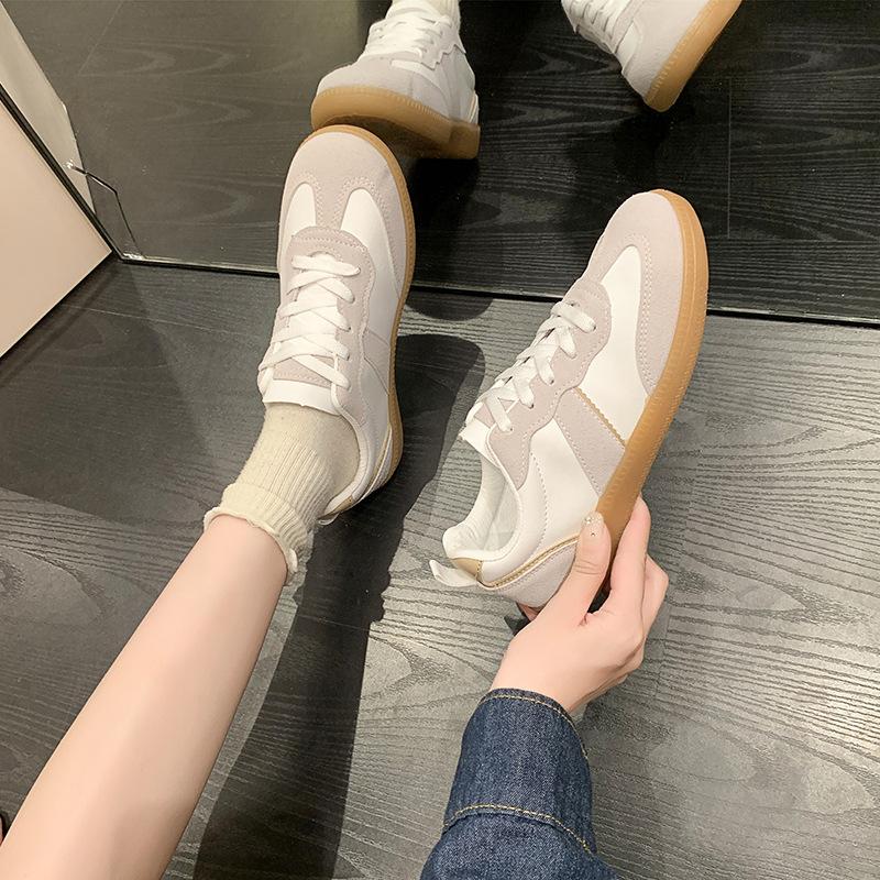 Retro large size women's shoes, new autumn and winter velvet little white shoes, women's versatile sports and leisure board shoes