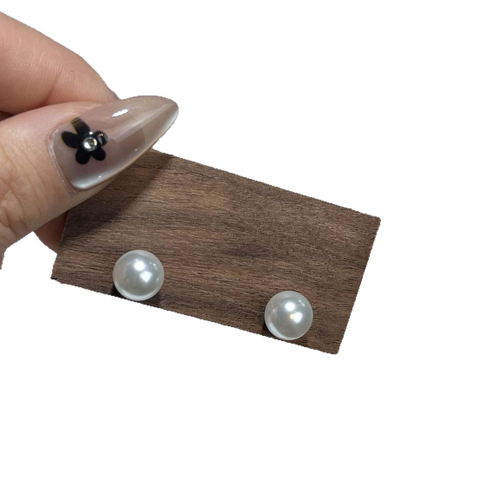 High-end highlight pearl stud earrings women's niche design earrings light luxury ear buckles new earrings explosion