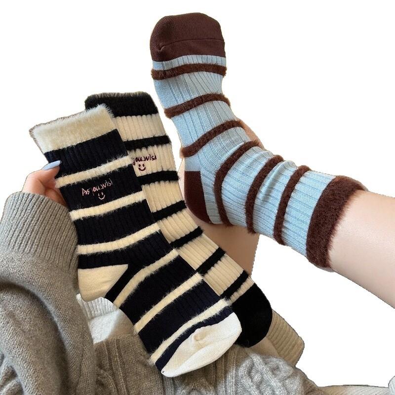 Retro Contrasting Striped Medium Tube Socks Children'S Autumn And Winter Warm Plush Boneless Stacking Socks Soft Waxy Letter Embroidered Cotton Socks