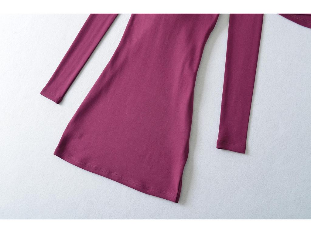 Elegant Women's Black V-Neck Long-Sleeved Slim-Fit Dress, Waist-Cinching and Hip-Hugging, Perfect for Autumn and Winter.