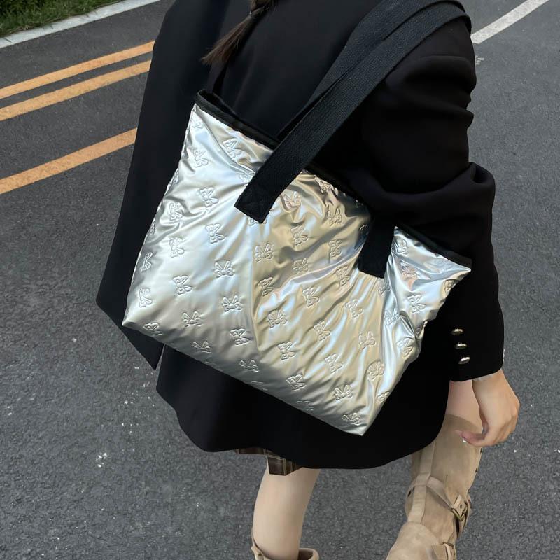 Korean handbag pleated premium ins style large capacity silver autumn and winter new shoulder bag tote bag