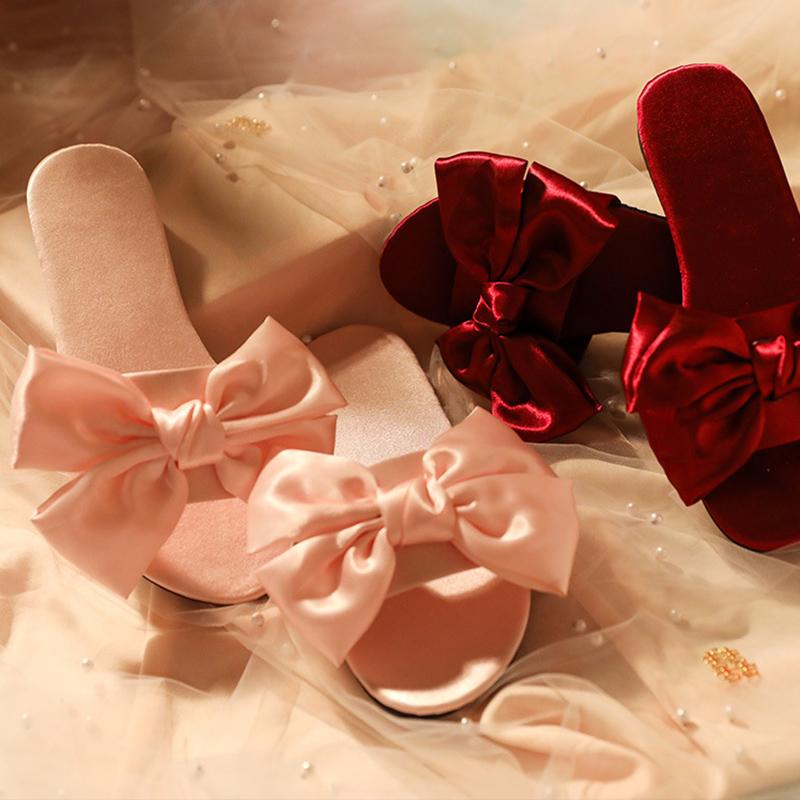 Svatební družička Nový motýlek pantofle Svatební hedvábné červené pantofle Svatební nevěsta Ranní župan spárovaný s dámskou obuví