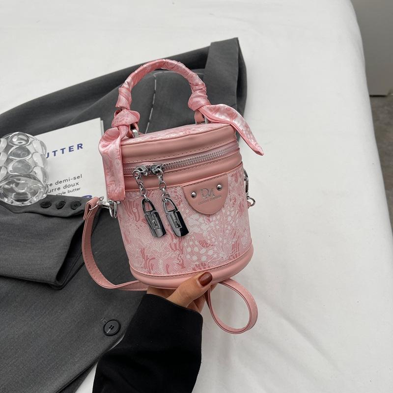 High-end Fashion Casual Niche Texture Bucket Bag New Women's Bag Trend Versatile Messenger Bag Women