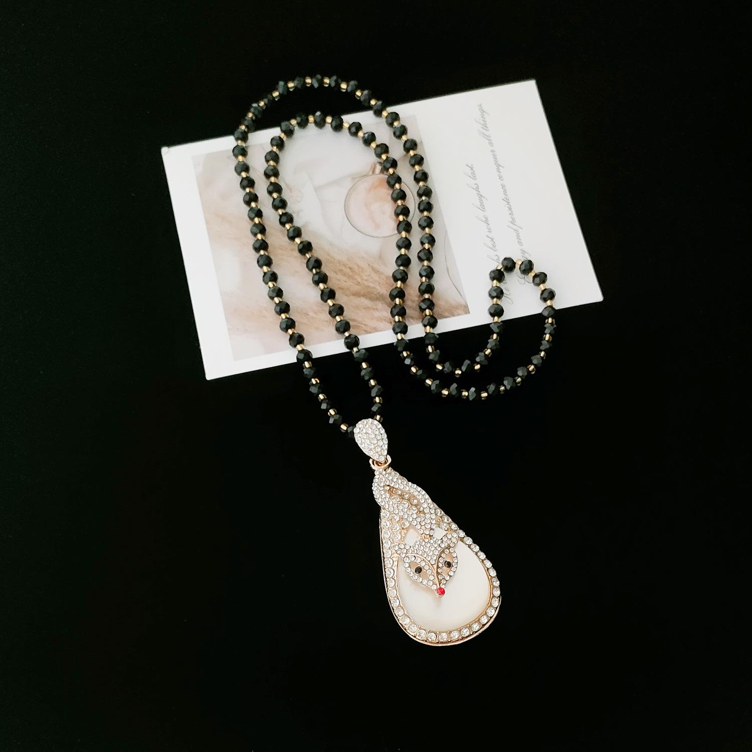 Elegant Cat s Eye Fox Pendant Necklace: Autumn/Winter Stylish Sweater Chain for Women