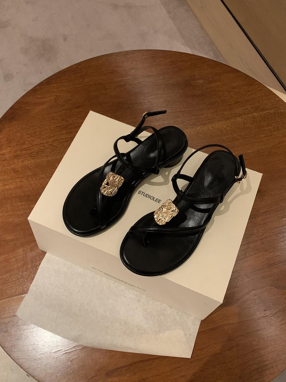 

Grape mother studiolee holiday wind thin belt toe metal buckle thick heel sandals women s 2025 new summer 40 чёрный