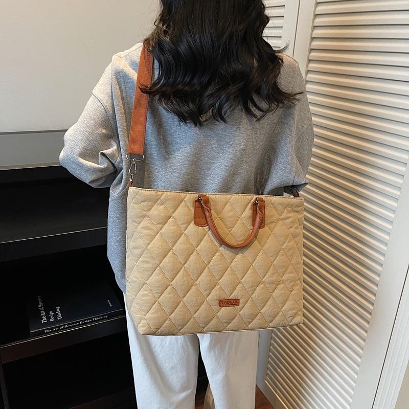 New Diamond Casual Cotton Bag Fashion Handbag Commuting Versatile Cotton Padded Shoulder Bag Large Capacity Messenger Bag Women