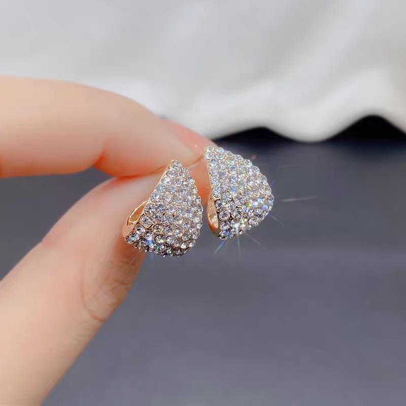 Women's Luxury Textured Metal Hoop Earrings - Versatile Niche Design