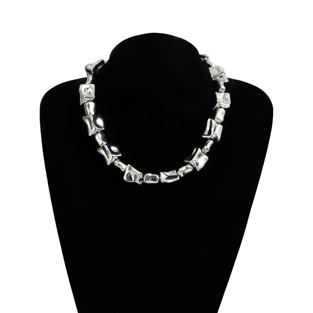 Lett luksusmote geometrisk spesialformet halskjede dame uregelmessig metalltekstur kragebein perlekjede