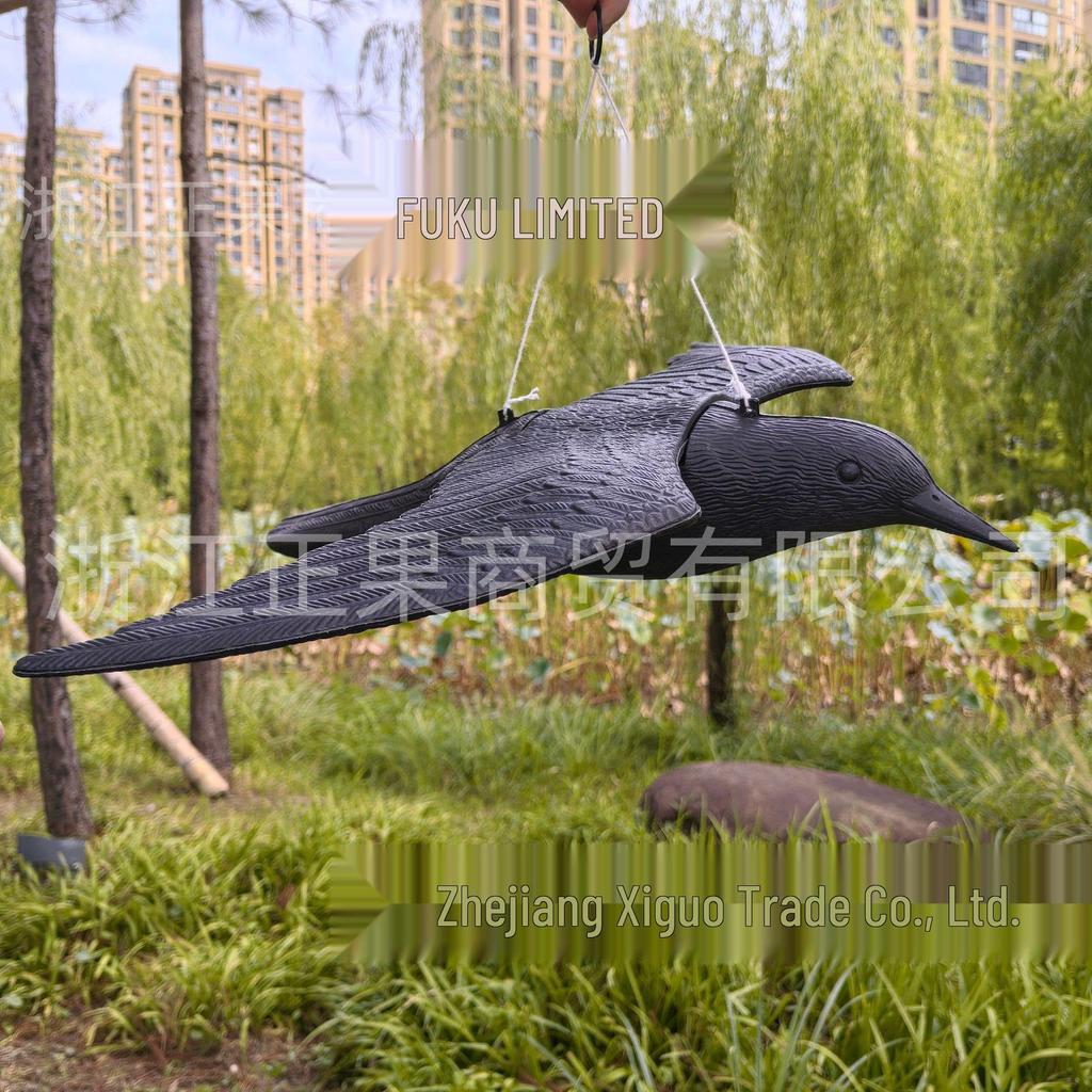 Magpie Flying Bird Plastic Ornament - Outdoor Garden Courtyard Decoy and Bird Repellent