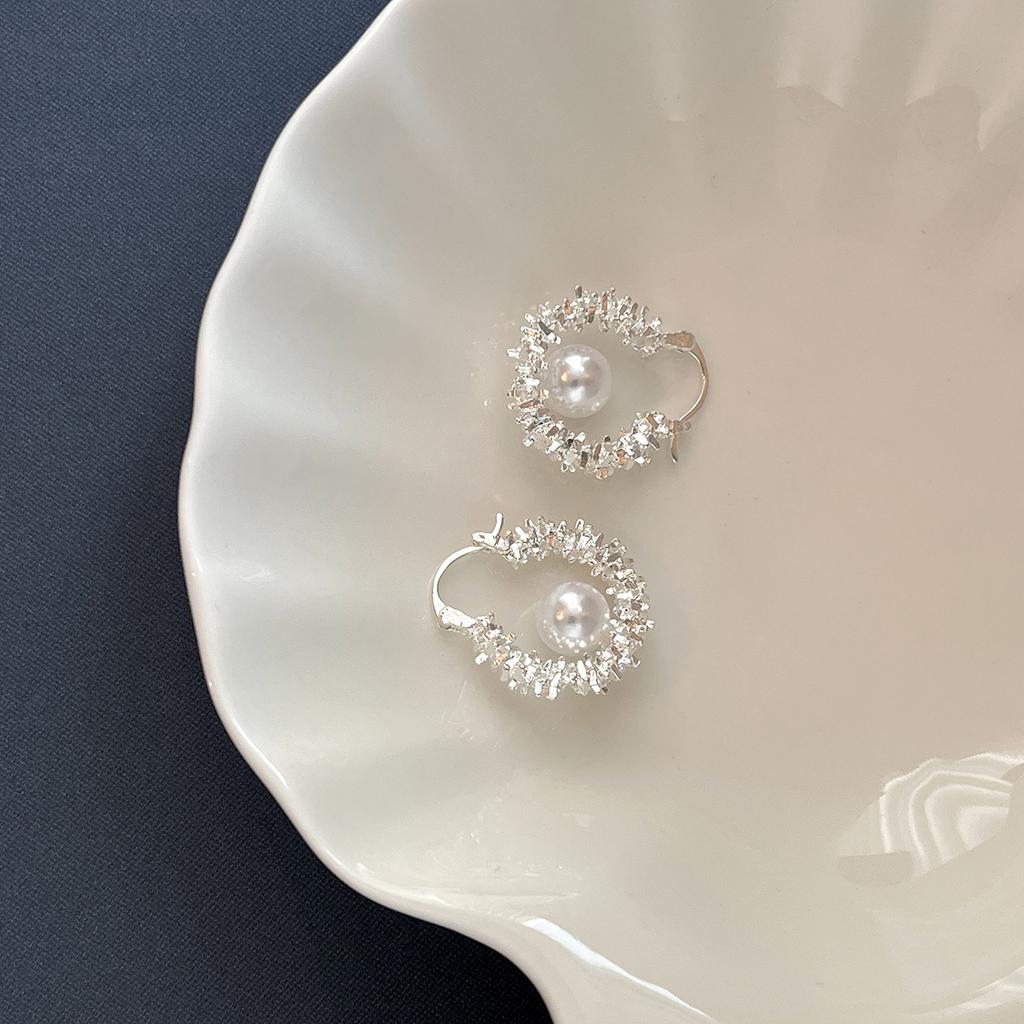 High-End Pearl Ear Buckle, Light Luxury Niche Design Crushed Silver Ear Buckle Fashion Earrings Women