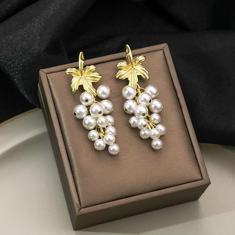 Серьги с жемчужной кисточкой из серебра S925: Французский ретро-дизайн класса люкс для женщин белый
