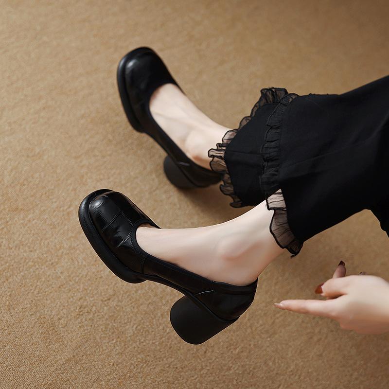 Female retro style spring and autumn new soft leather round head light waterproof 2025 fashion heel thick platform platform platform platform sing