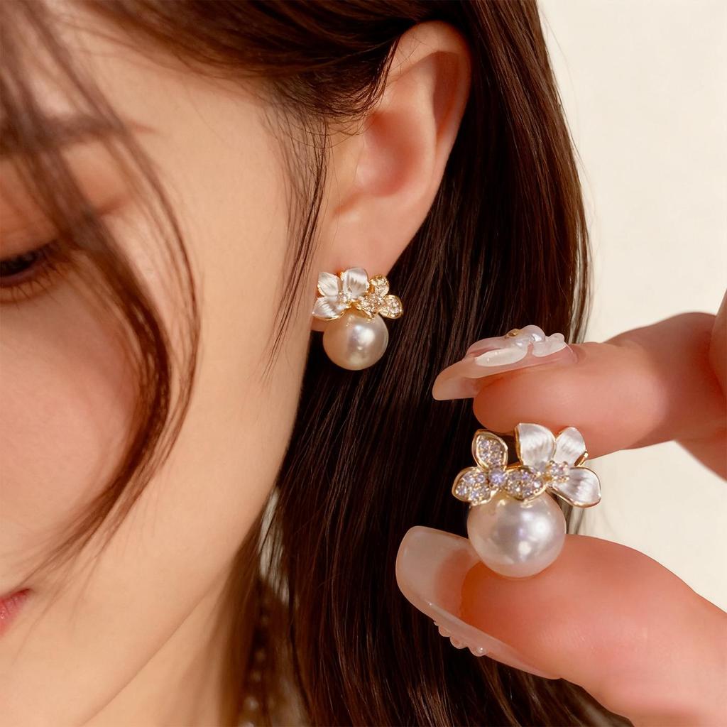 Elegant Pearl Flower Stud Earrings for Women - Unique, Stylish, and Luxurious Design