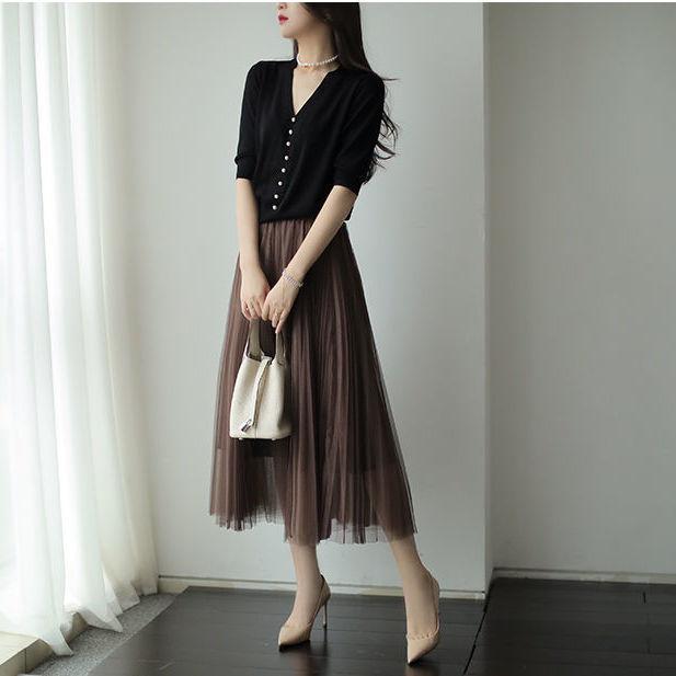 Summer Knitted Sweater Women Half Sleeve V-Neck Knitted Top Thin Loose Pearl Knitted T-shirt