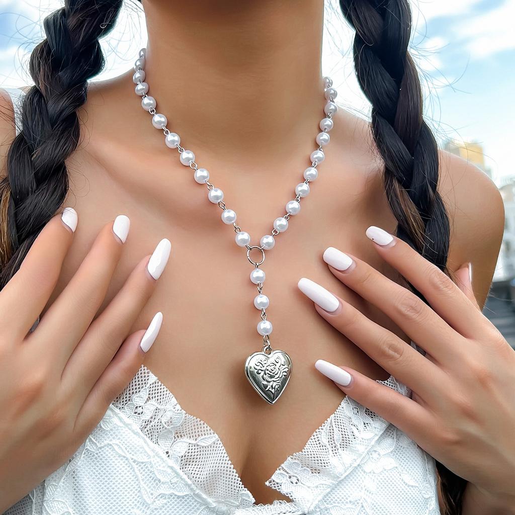 Accessories, Sweet and Cool Holiday Style Love Pendant, Spice Girl Necklace, Niche Pearl Versatile Necklace Women