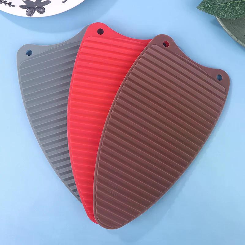 Hot Sale Hot Protection Suspension Design Home Steam Silicone Ironing Cover Rest Pads Iron Pad Ironing Clothes