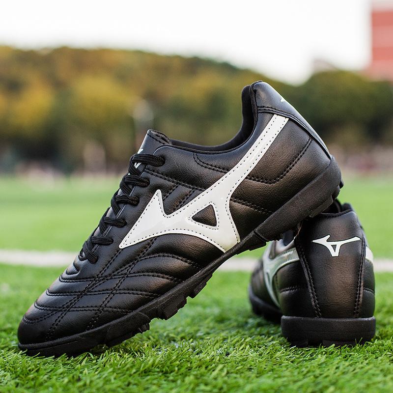 

Football shoes tf broken nails artificial turf boys and girls teenagers students leather foot game training shoes 32