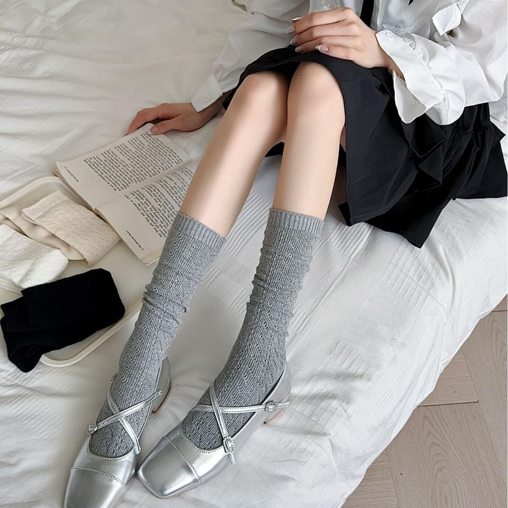 Einfarbige hohle atmungsaktive Netzsocken Kinder Dünne weiße Kniestrümpfe und Knie Schwarz-weiße Stacking-Socken