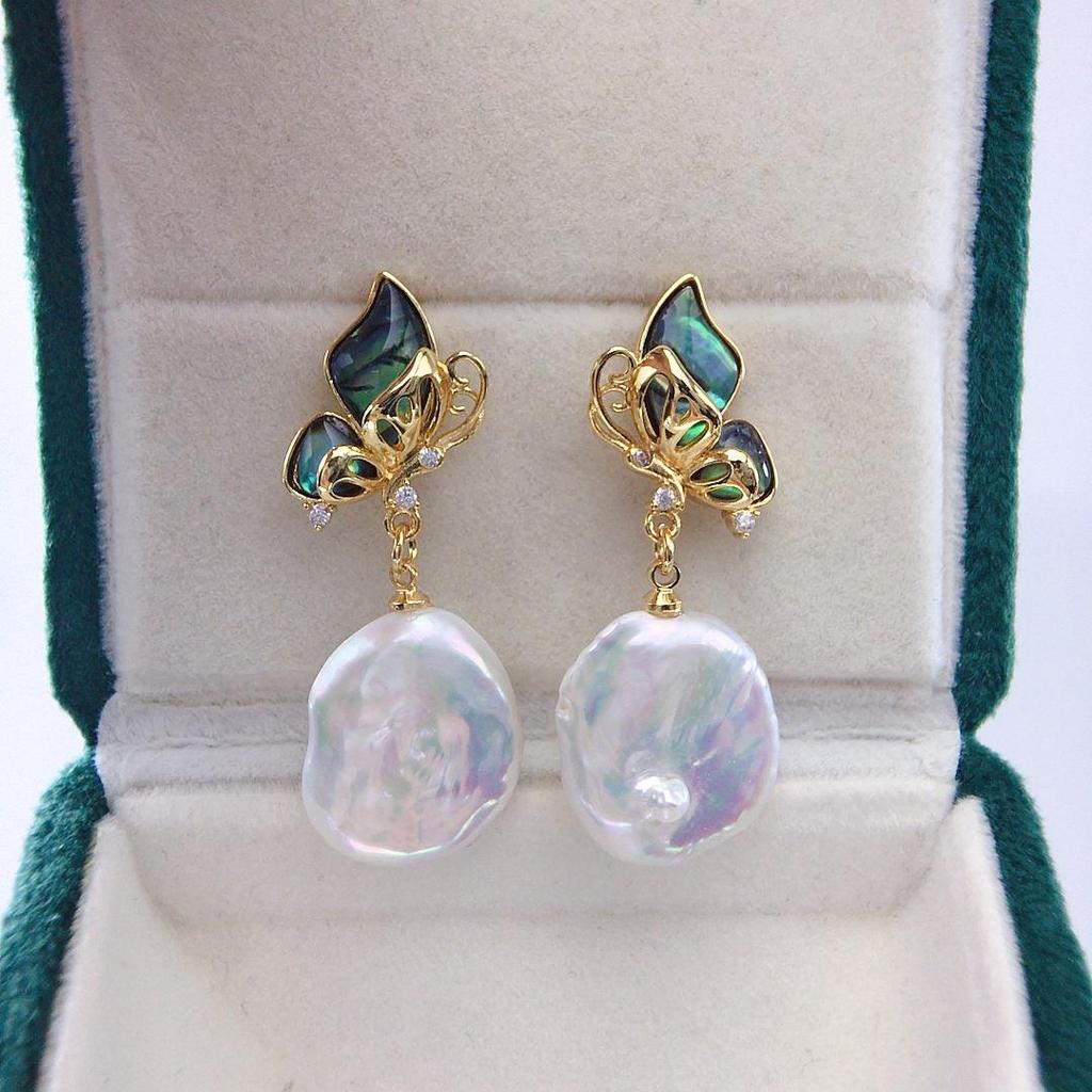 Natürliche Barockperlen- und Muschelschalen-Schmetterlingsohrringe