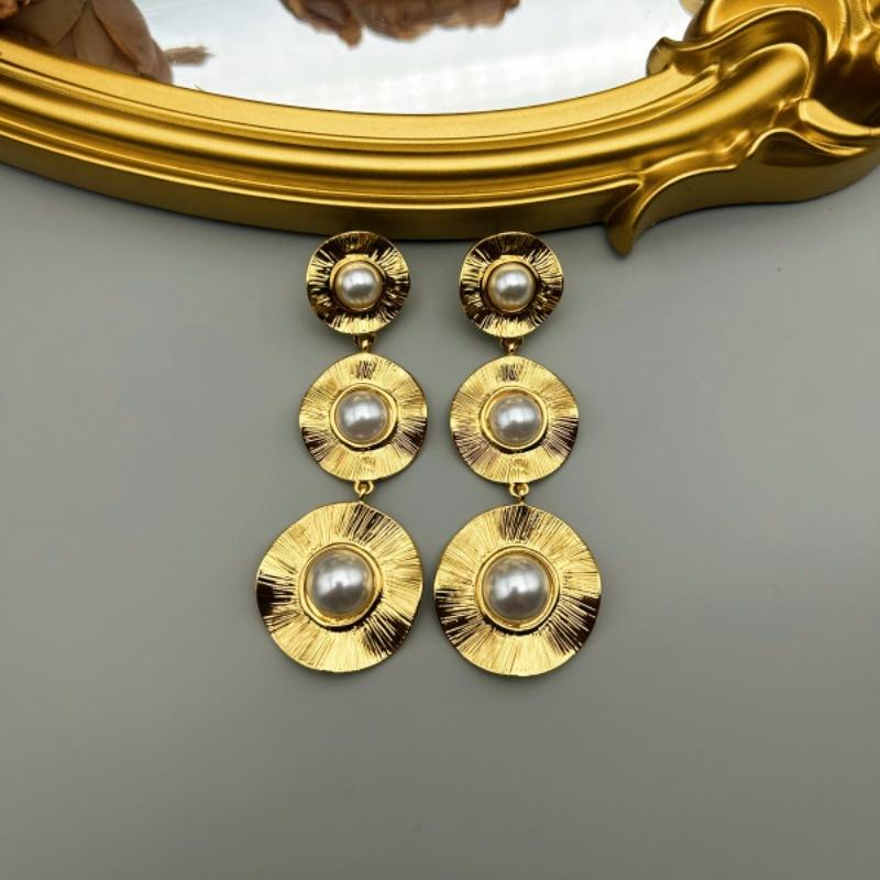 Vintage French Style Plated Genuine Gold Shoulder Sweeping Exaggerated Niche Circular Pearl 925 Silver Needle Earrings золотистый