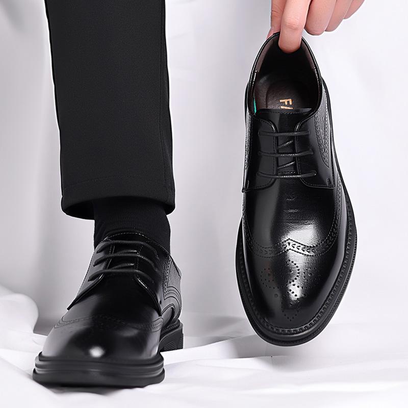 Fashion New Soft Comfort Baroque Brand Carved Oxford Shoes Non Slip Flat Bottomed Pointed Tip Men Office Business Quality Oxford Shoes