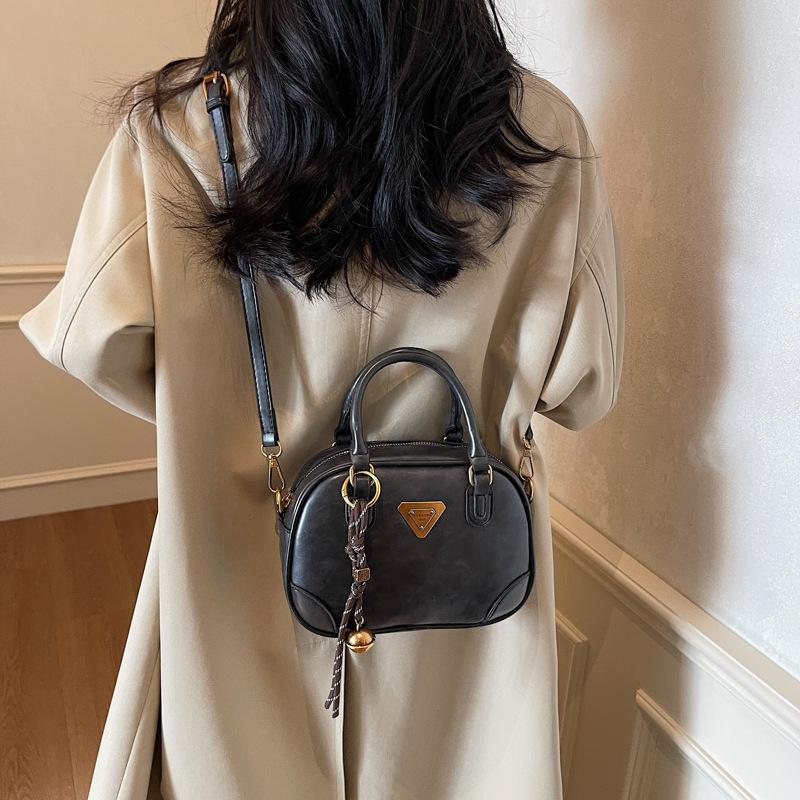 Handheld women's bag shoulder messenger bag fashion handbag bag 2025 autumn and winter new bag women