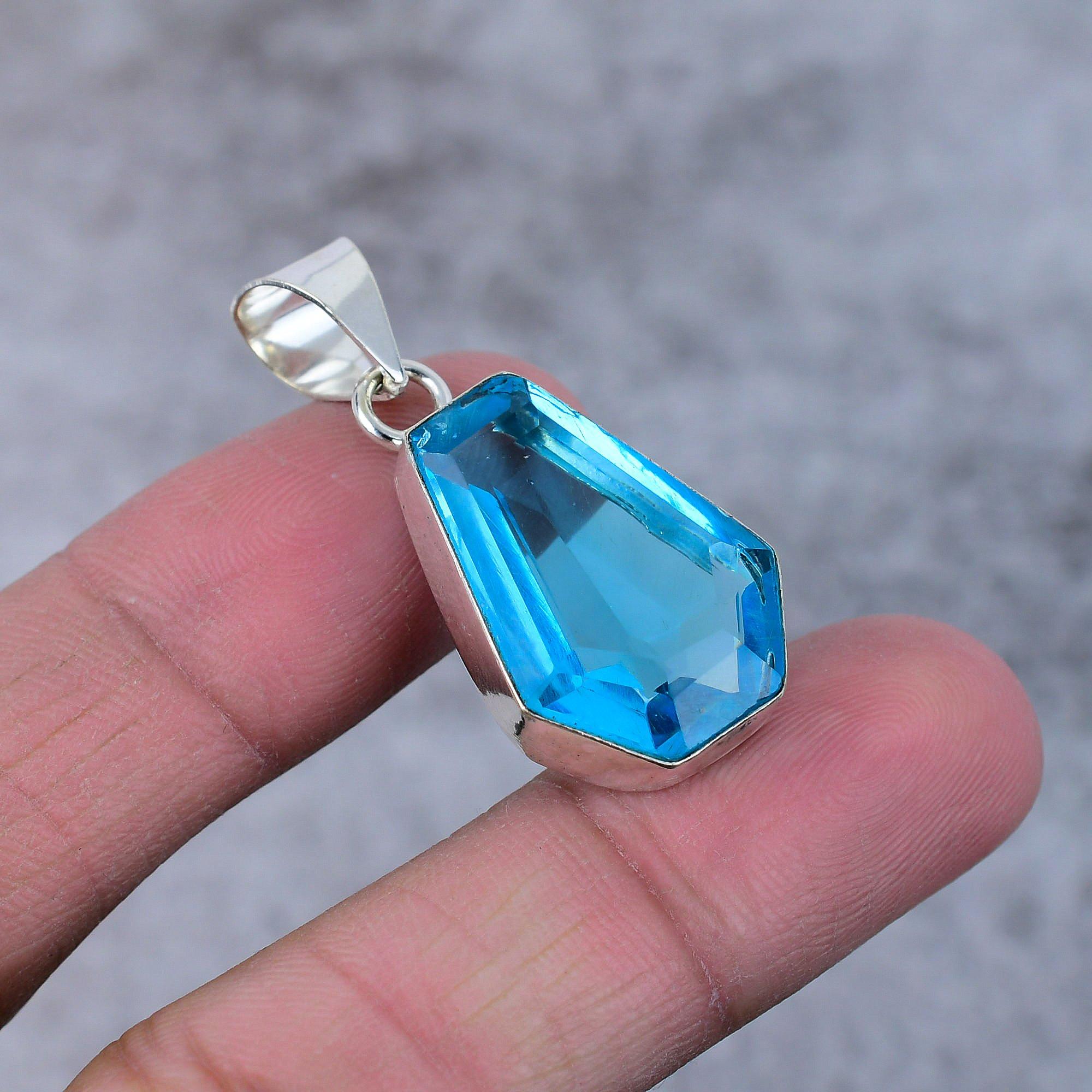 

Swiss Blue Topaz Gemstone Handmade 925 Steling Silver Jewelry Pendant 1.58 M-383