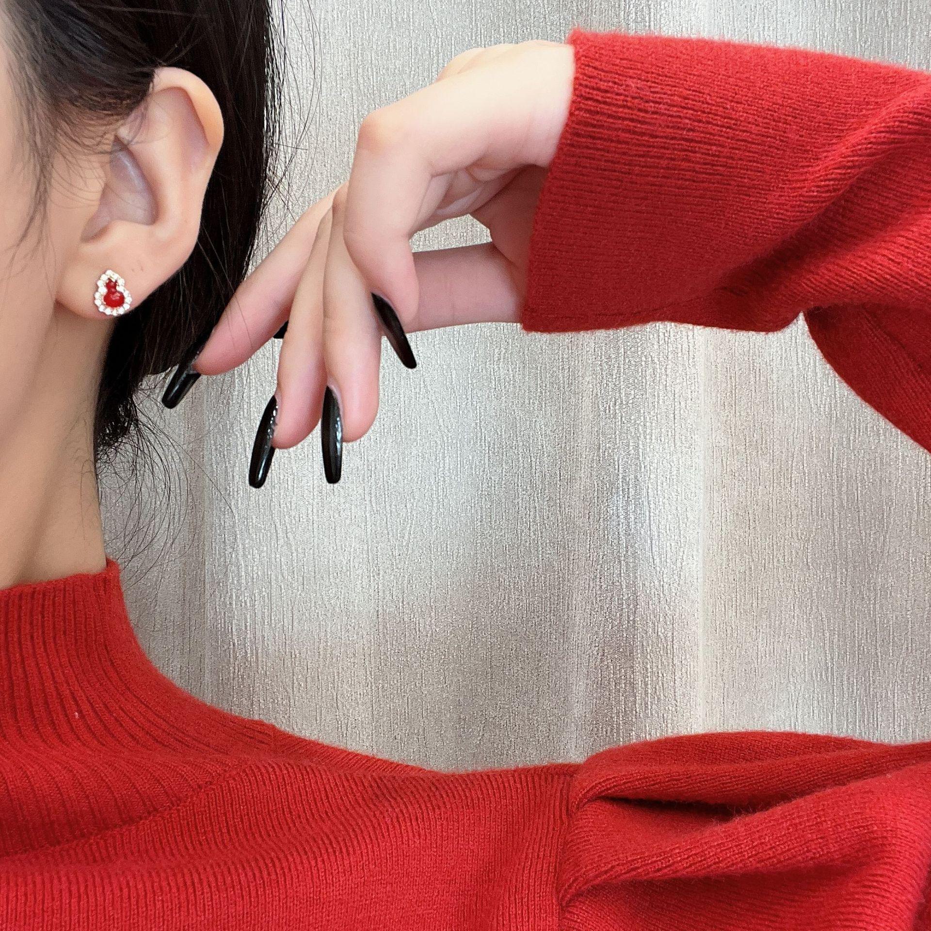 

Элегантные ретро-серьги-тыквы зеленого и красного цвета 2024 года — высококлассный легкий роскошный дизайн Fulu Mini Red Agate Gourd красный