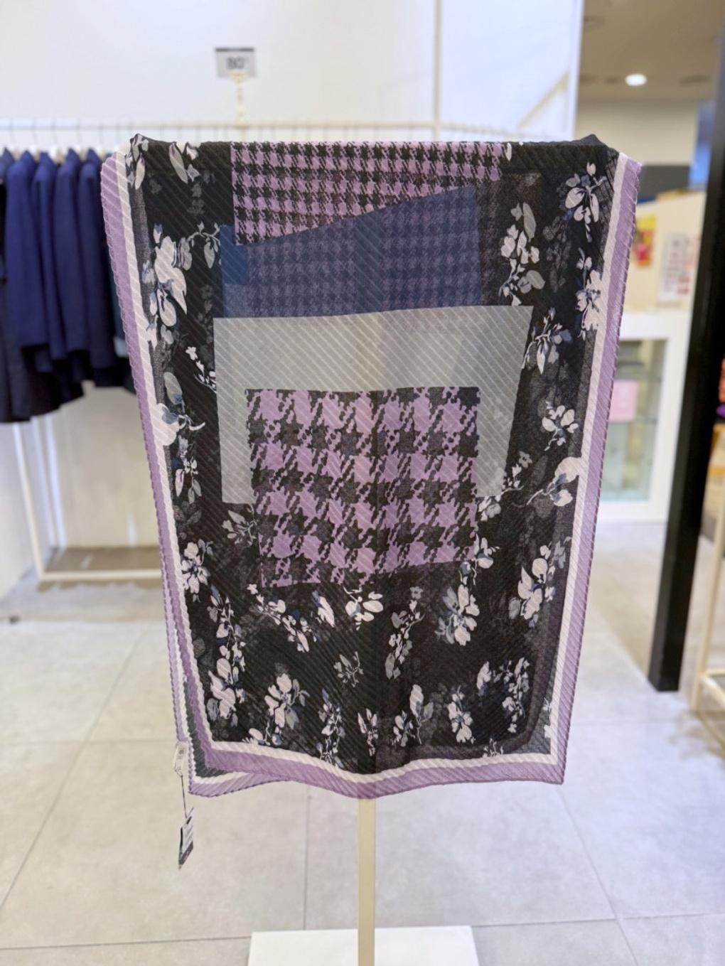 Crocodile Lady Flower Motif Pleated Scarf CLDWF1104