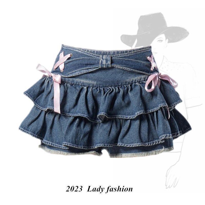 

Fat mm American retro Spice Girl denim skirt women s large size niche straps a word thin pleated short skirt pants tide S