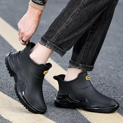 Sapatos de vadear para deslocamento, sapatos esportivos curtos para chuva, sapatos de borracha da moda, botas de chuva antiderrapantes engrossadas e alargadas, sapatos masculinos