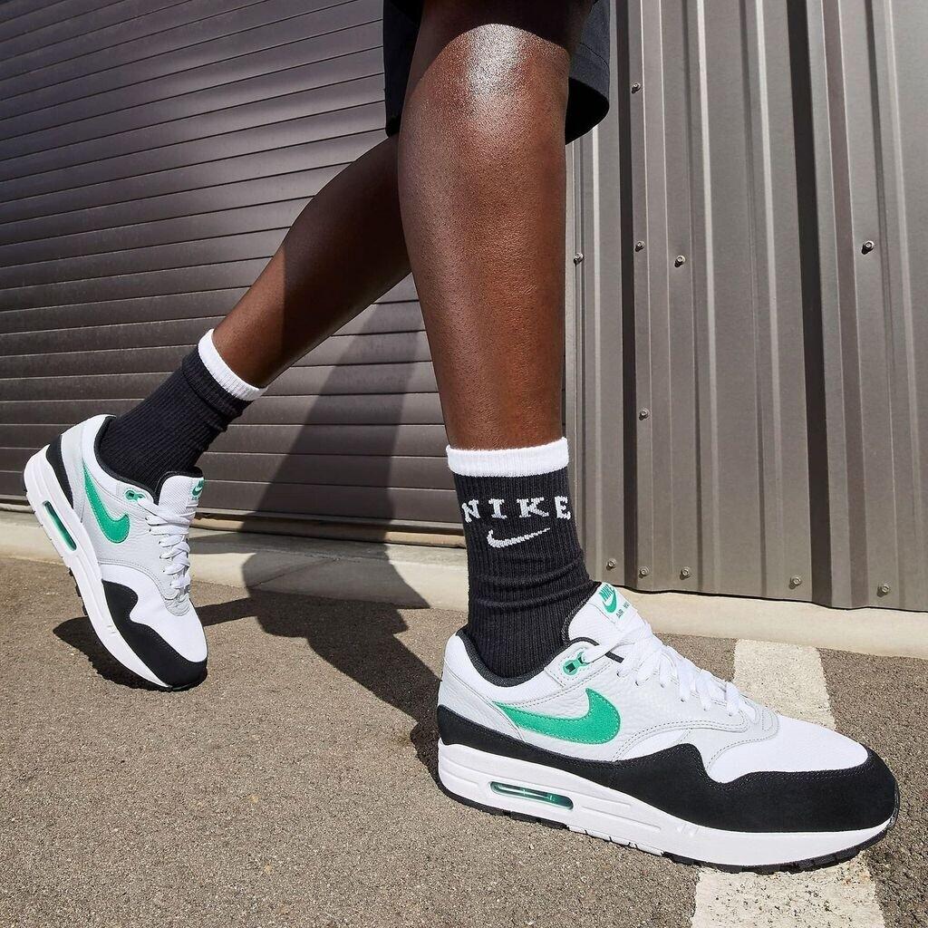 Кроссовки Nike Air Max 1 белый/чистая платина/черный/стадионный зеленый
