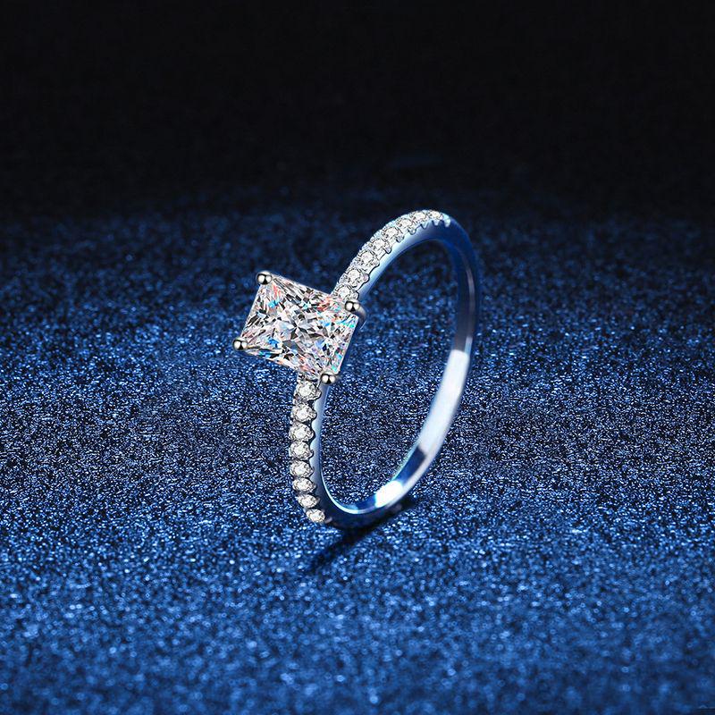 S925 Sterlingsilber Strahlender Schliff Moissanit Smaragd Ring für Damen - Stapelbarer Hochzeits- und Diamantring