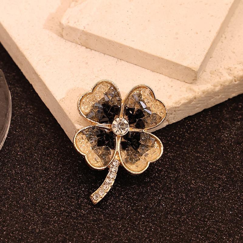 

1pc Advanced Black Diamond Sparkling Clover Brooch Adds A Mysterious Style To Dressing and Creates Personalized Accessories
