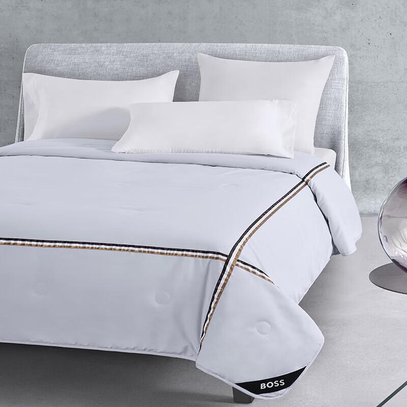 BOSS All-Season Solid Stripe Fiber Quilt