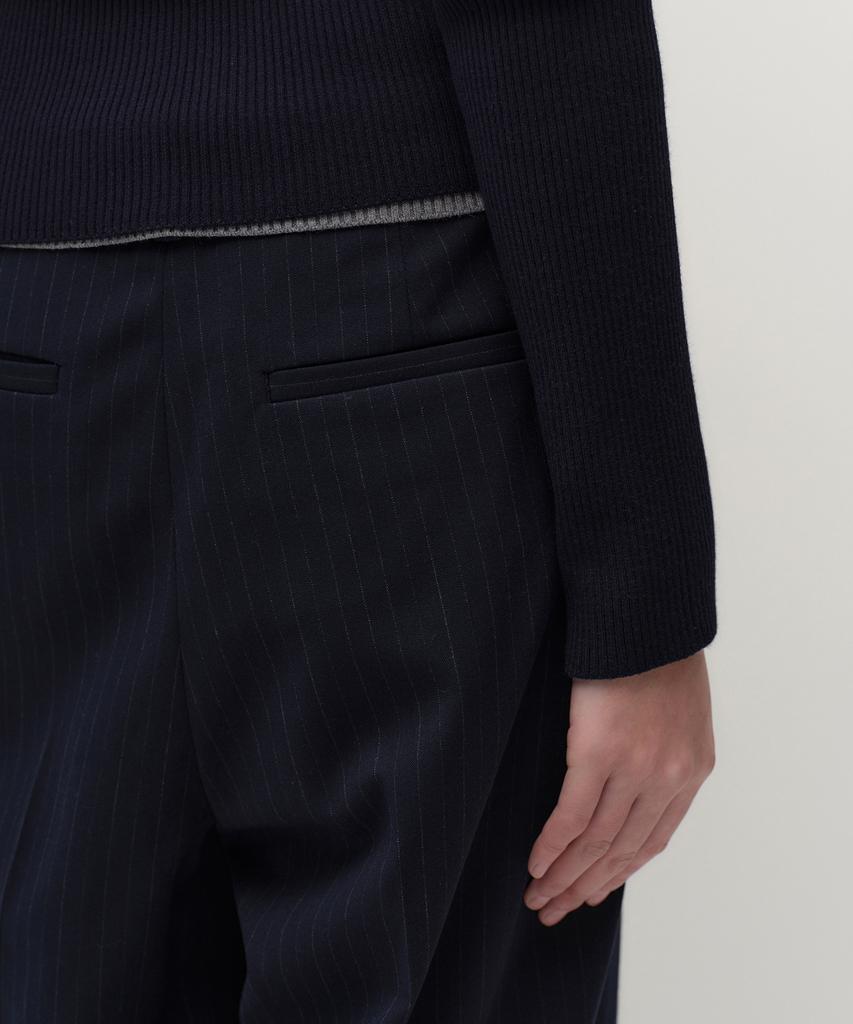 MUSINSA STANDARD WOMAN Women'S Pinstripe Deep Tuck Wide Slacks [Navy]