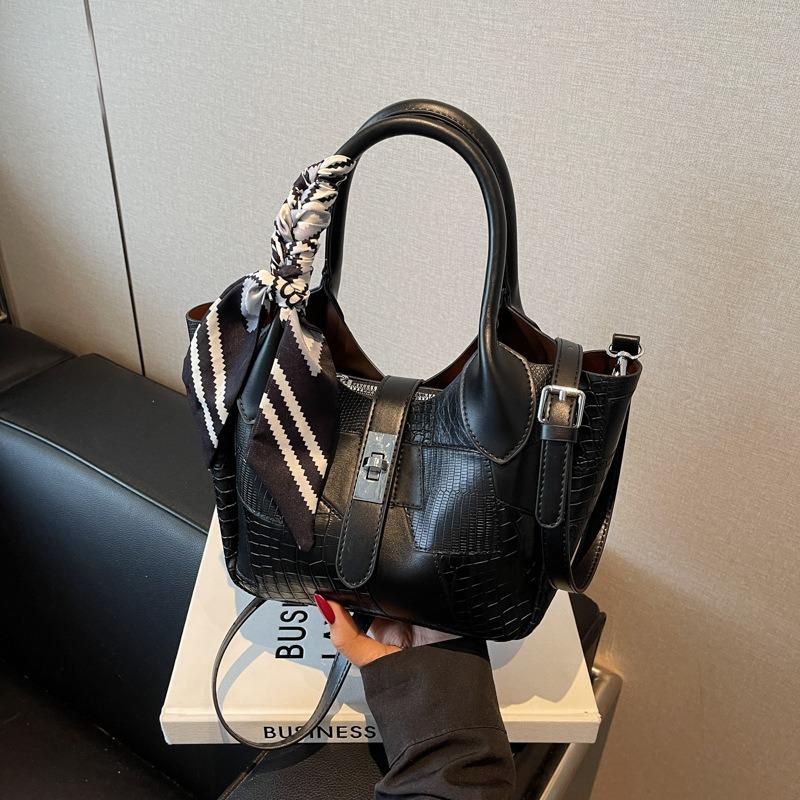 

Simple hand-carried bucket bag spring new fashion stone pattern women s bag high-end shoulder messenger bag чорний
