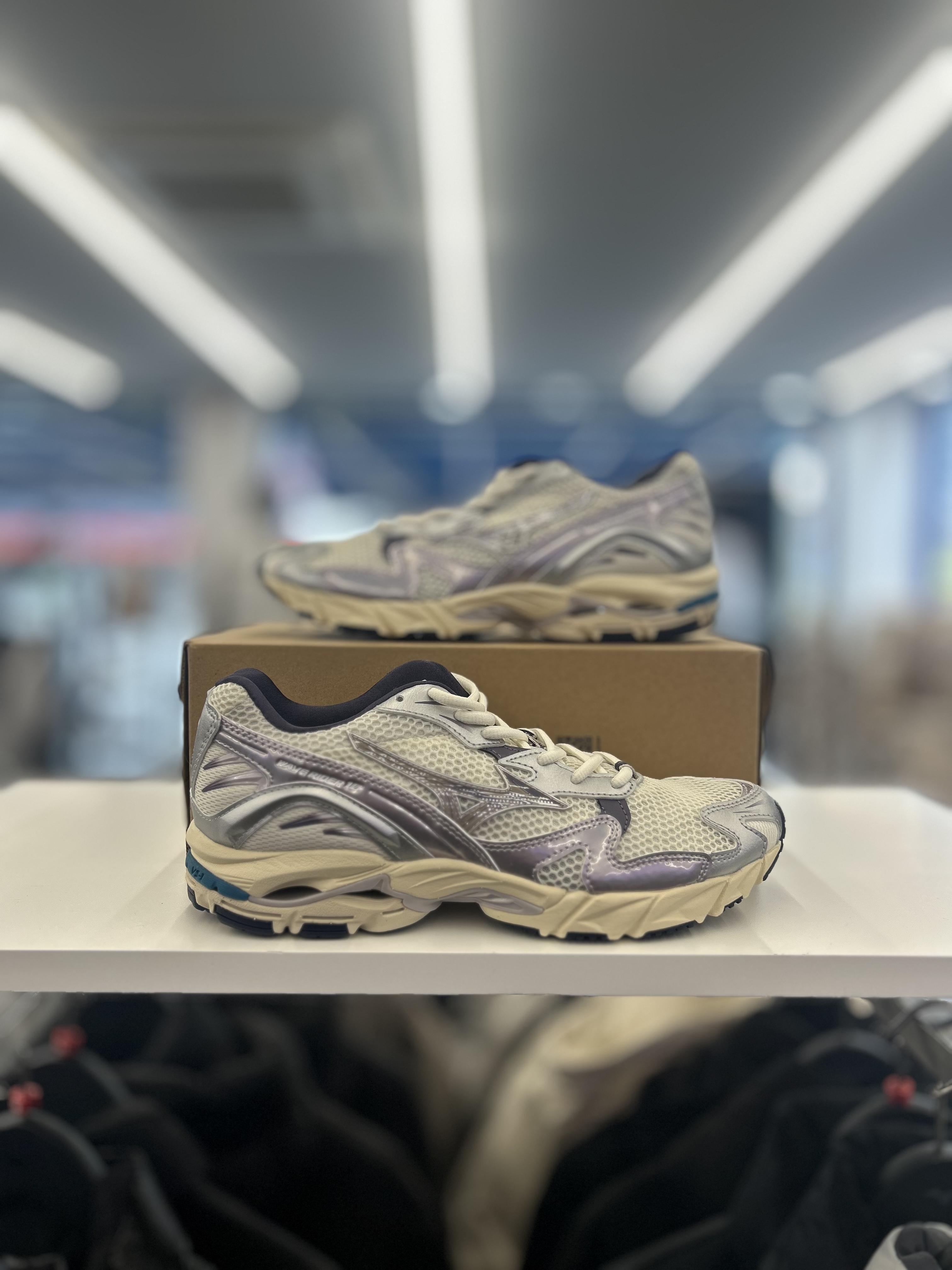 Mizuno Unisex Sports Style Running Shoes Wave Rider 10 Graystone D1GA2431 7